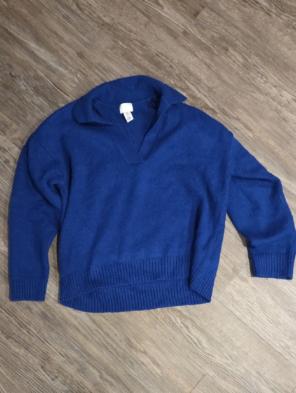 H&M Women's Royal Blue V-Neck Collar Sweater